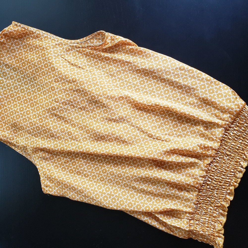 Gold sleeveless blouse - Picture 3 of 3